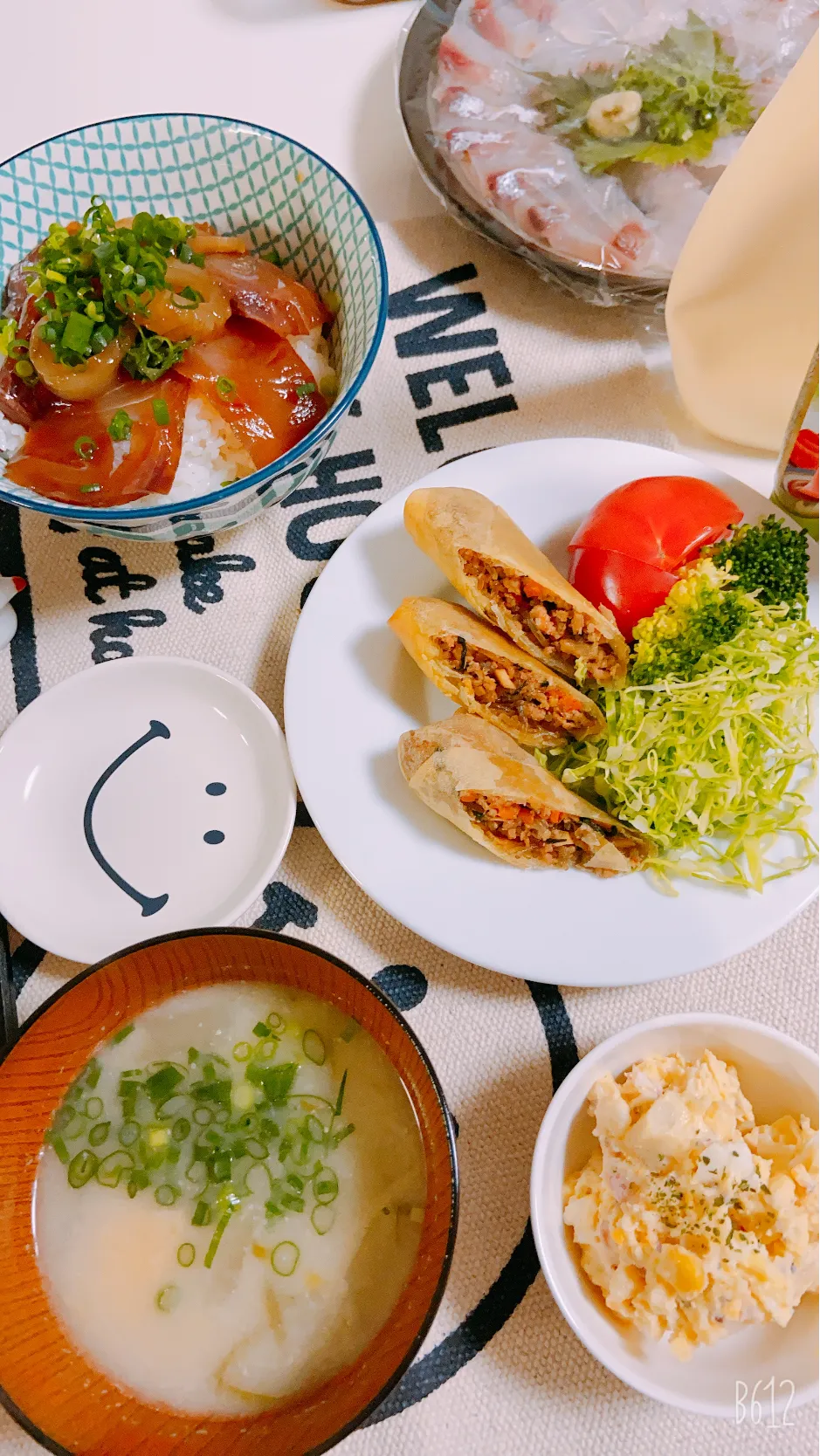 今日の晩御飯😋漬け丼と春巻きー😋|ゆきさん