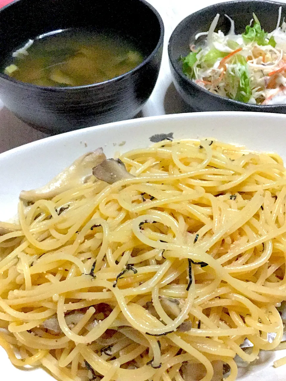 和風たらことキノコのパスタ、サラダ、お味噌汁|Ayaさん