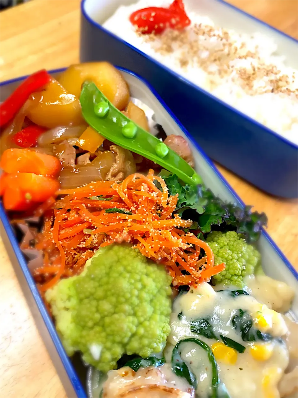 Snapdishの料理写真:豚じゃがとホタテとほうれん草のクリーム煮のお弁当|Lily2525さん