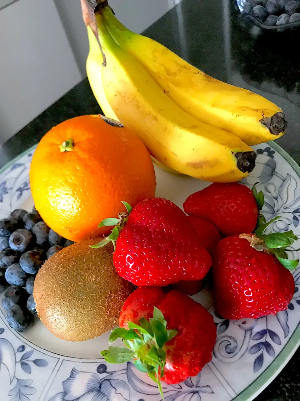 フルーツ　フルーツ盛り合わせ🍌🥝🍓🍊|シュトママさん