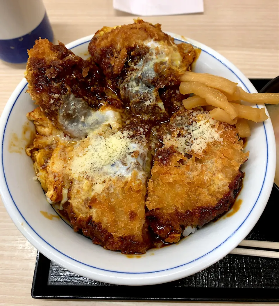 デミたまメンチカツ丼|るみおんさん