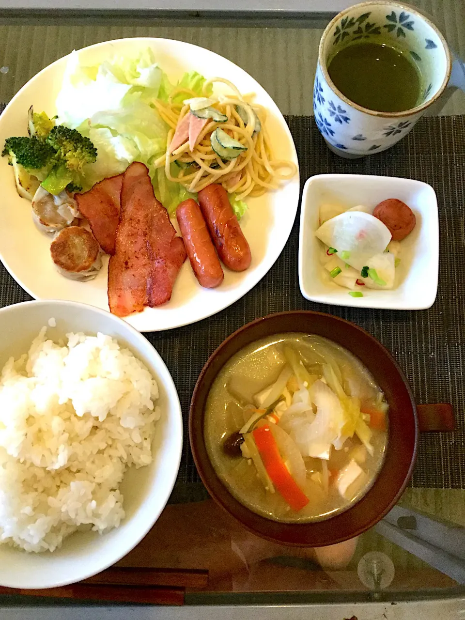 2020年２月11日男前美容師の手作り朝ごはん　肉プレート|^・ω・)/ ♪|Booパパさん