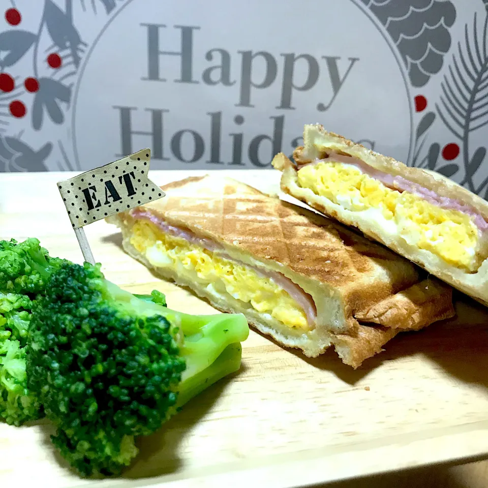 Snapdishの料理写真:ハム玉チーズホットサンド🥪|＊C＊さん