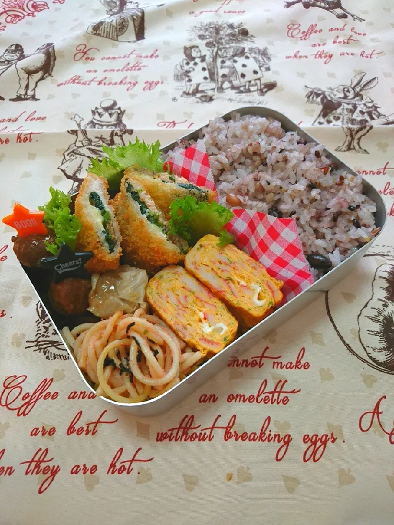 サーモンフライ(ほうれん草とチーズ入り)弁当💕|いちごさん