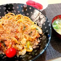 Snapdishの料理写真:ベーコンと水菜、焼きうどん|あきらさん