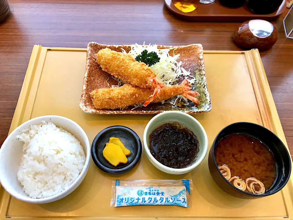 ✨海老フライ定食✨|中さんさん