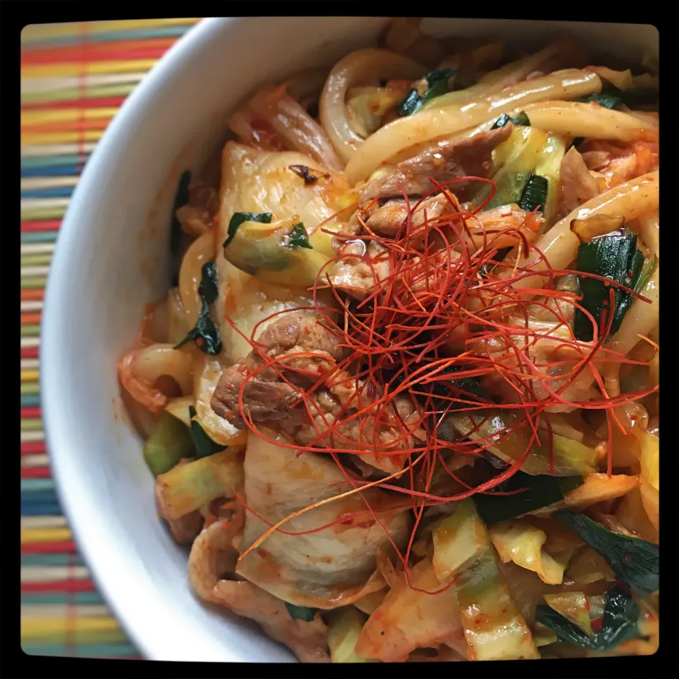 ちぽさんの料理 だしツッコミ！豚キムチ焼きうどん　簡単で美味しい〜|izoomさん