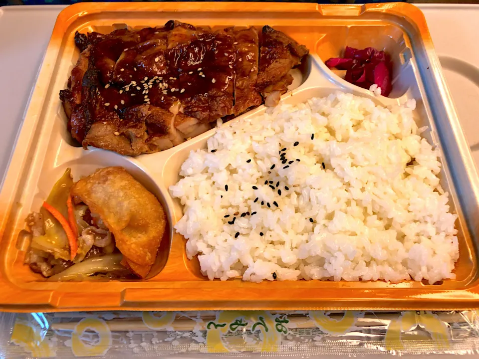 Snapdishの料理写真:チキン照り焼弁当|T. Wonderさん