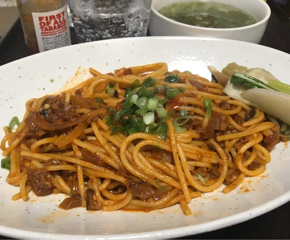 Snapdishの料理写真:晩ごはん⭐️⭐️⭐️断酒305日目                                        中華風ミートソーススパ。　　　　　　　　　いただき物の炸醤麺の肉味噌とトマトジュースを煮詰めたソースで。|ぽんたさん