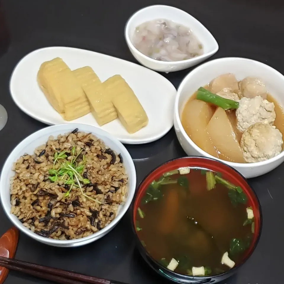 長ひじきとツナのもち麦入り炊き込み御飯|Yukiさん