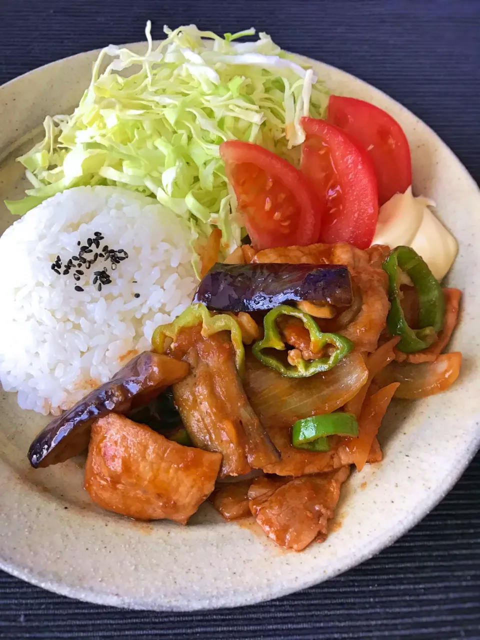 Snapdishの料理写真:めるぼさんの料理 東京都杉並区阿佐ヶ谷南口駅前の2階建てビルの2階奥の1番端っこにあった、隅っこトイレの前にある細長いカウンターキッチンのカウンターのみの洋食屋さんで食べたあの！!!【豚となすの生姜炒め】定食♪♪|アッチさん