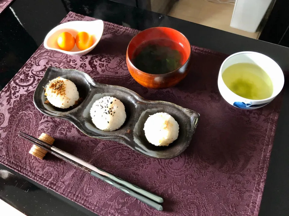 Snapdishの料理写真:ダンナ氏の朝食🍙|csigapogiさん