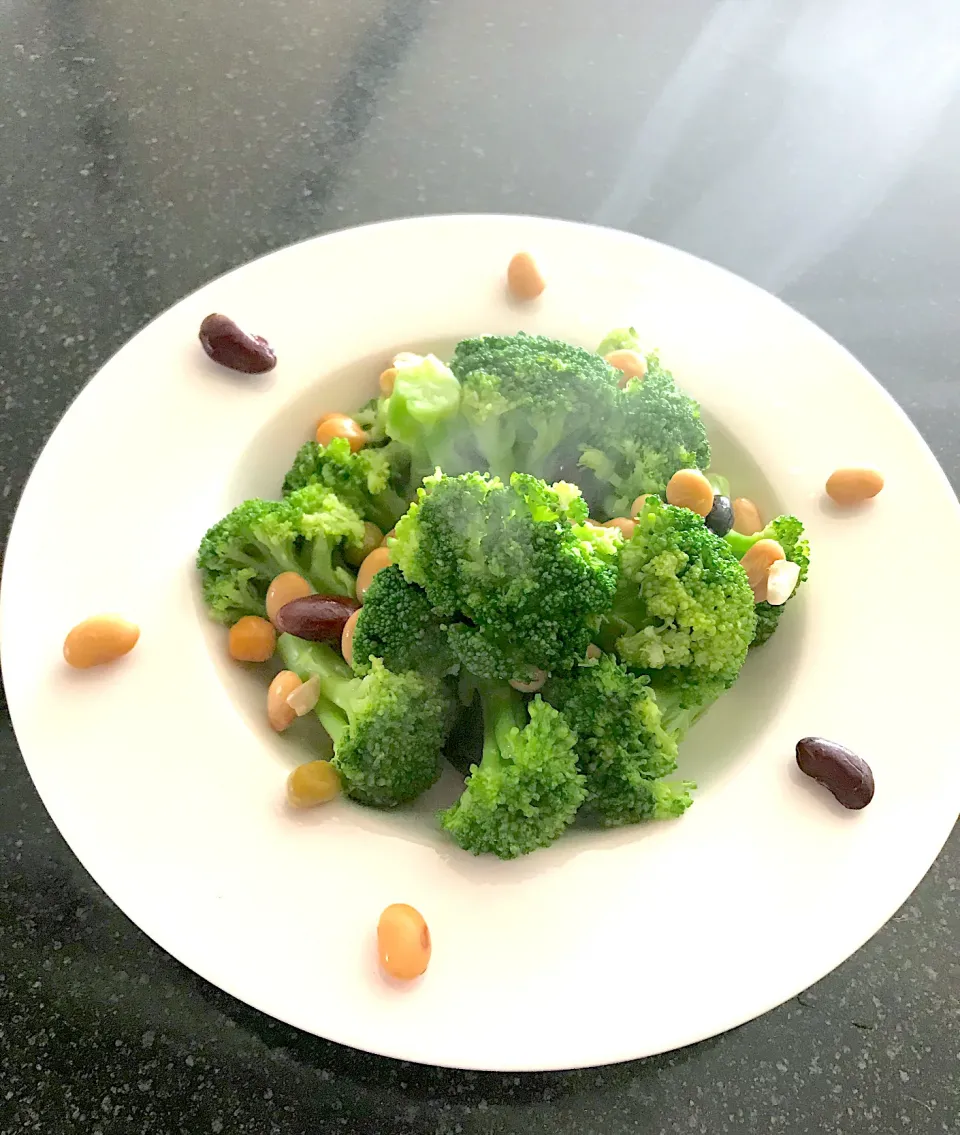 ブロッコリーホットサラダ🥦🥗|シュトママさん