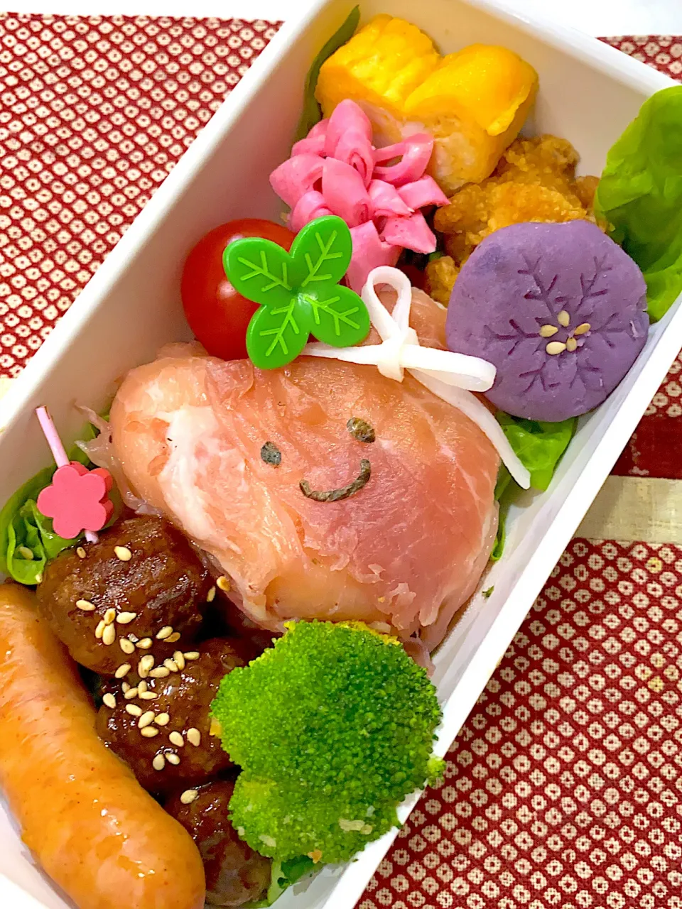 Snapdishの料理写真:生ハムのハートのお握りお弁当|Yukiさん