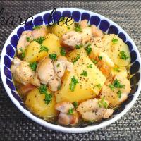 レンジで時短♪じゃがいもと鶏肉のほっこりコンソメバター醤油煮込み