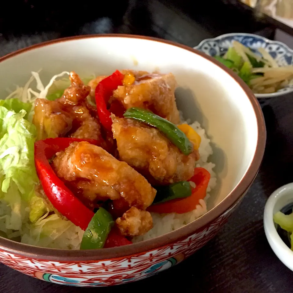 鶏唐甘酢あんかけ丼|昼呑み小屋・通さん