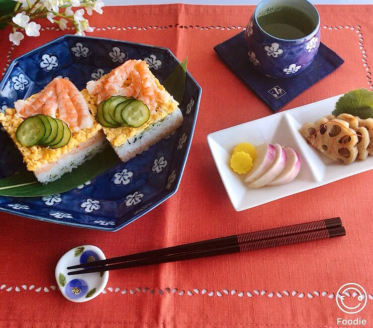 Snapdishの料理写真:《残りご飯で押し寿司おうちランチ》|ちゃべさん