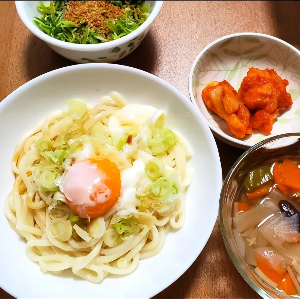 Snapdishの料理写真:温玉のせうどん
ド根性スープ
鶏肩小肉のガーリックケチャップ炒め
壬生菜のごま和え|ナナさん