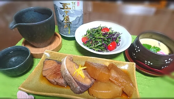 ぶり大根🐟
  茶碗蒸し
  豆苗と紫キャベツの中華サラダ🌱|びせんさん