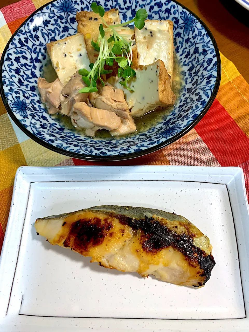 銀ひらすの西京漬と五目厚揚げの煮物です。|レモンさん