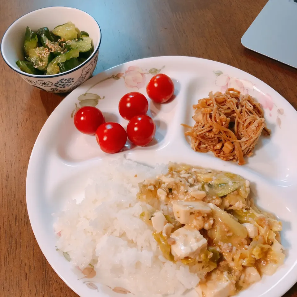 しおしおになったきゅうりとプチトマトとえのきたけとしょっぱい塩麻婆豆腐|薫子さん