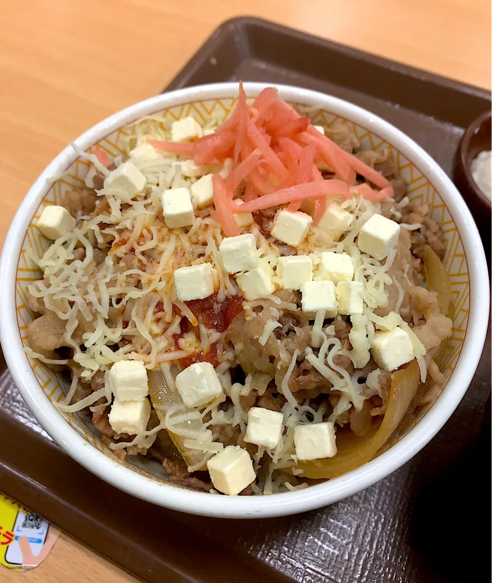 クリームチーズアラビアータ牛丼🍚|るみおんさん