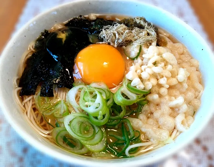 あったかそうめん
・生卵・長ネギ・焼き海苔
・根昆布入りとろろ
・えび天かす|🌻ako ·͜·♡peco🌻さん