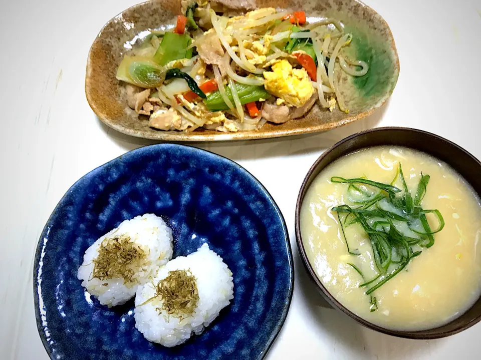 Snapdishの料理写真:野菜卵炒めと卵あんのおうどん(*´꒳`*)|めぐぐさん