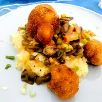 Snapdishの料理写真:Potato mash with mushroom, corn, peas, carrot and cheese mix with crumbed cauliflower|Sergio Lacuevaさん