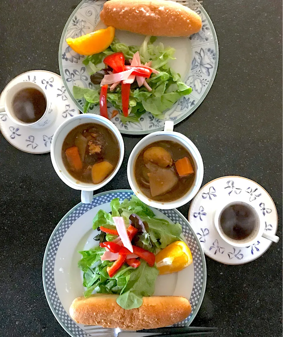 またまたもらったコッペパン　カレースープとコーヒーでモーニング|シュトママさん