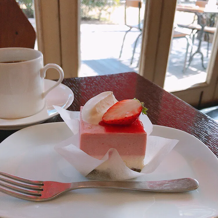 いちごとホワイトチョコのムース🍓|ちゃみこさん