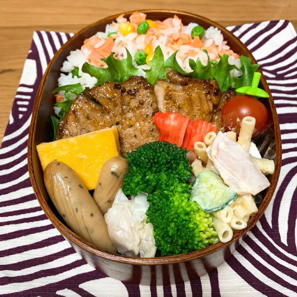 Snapdishの料理写真:旦那のお弁当2
トンテキ弁当にしました^ ^|ヤマネコさん