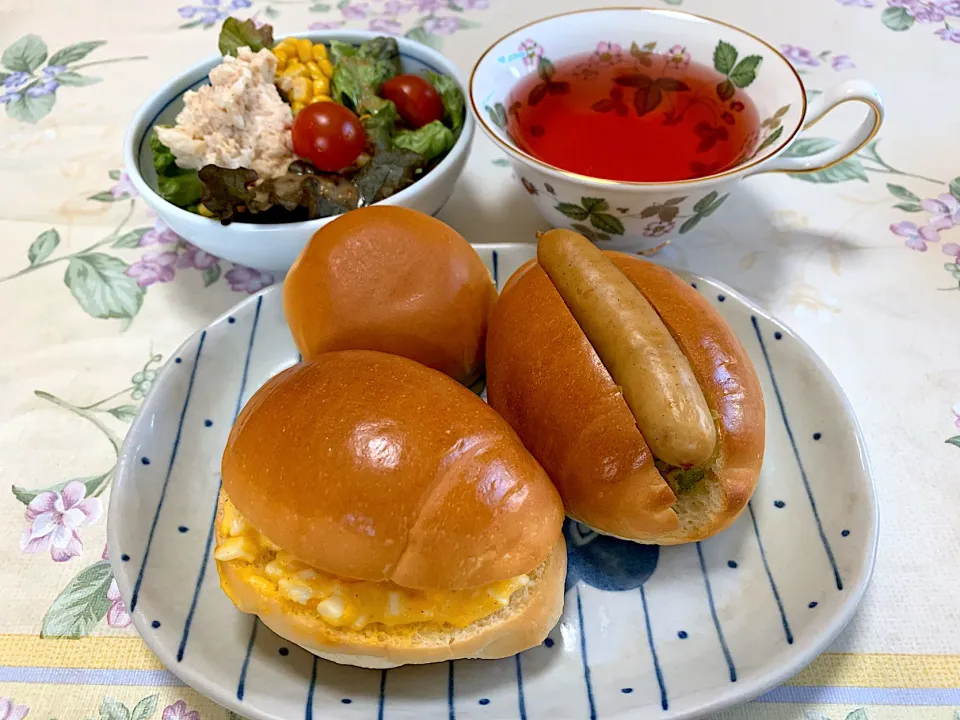 昼ごはん、ロールパン、ツナサラダ、ハーブティー|Isimura Hidekiさん