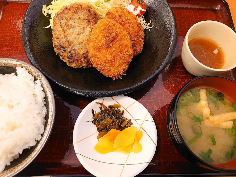 サービスエリアで昼食♪
和風ハンバーグ&ヒレカツ定食✨|yokoさん