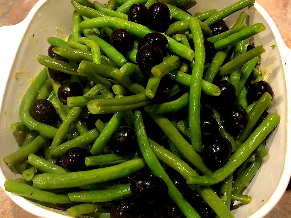 Garlicky green beans with olive|Marnelli Dela Cruz Hollandさん