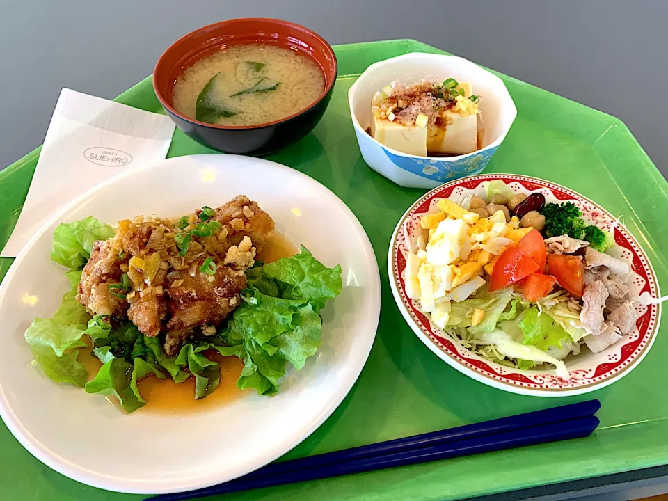 油淋鶏、冷奴、コブサラダ、味噌汁|Tadahiko Watanabeさん