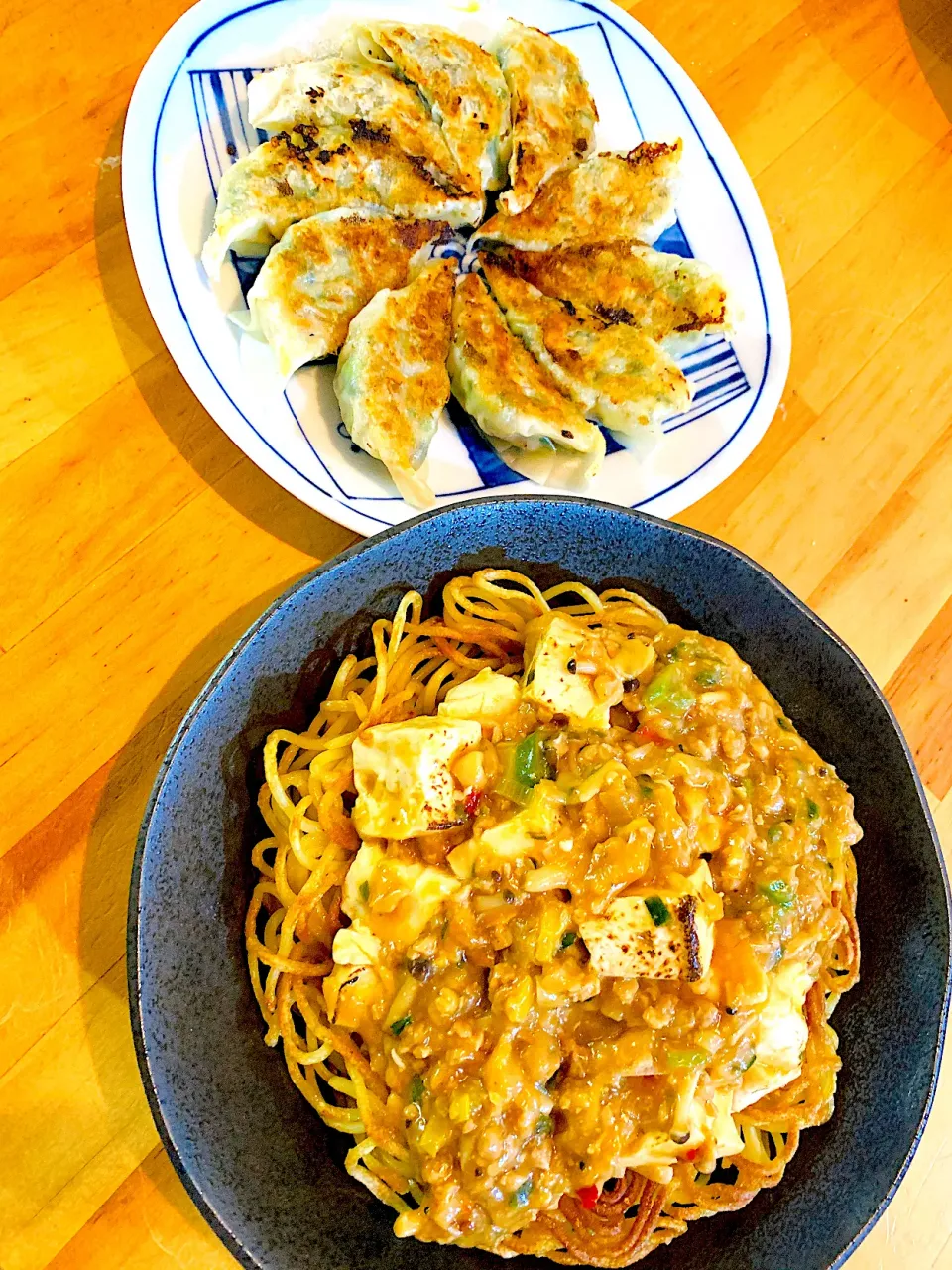 大豆肉のマーボー麺とベジタリアン餃子|たかむらゆかさん