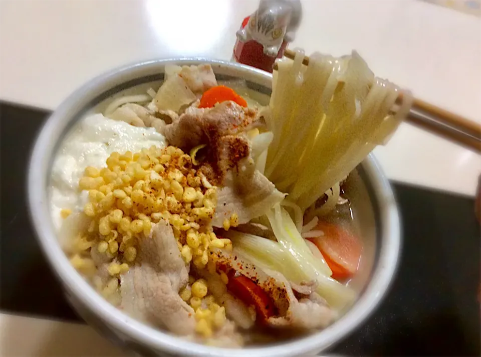 記念すべき６０００投稿は、私の代名詞 麺  で！^_^  
けんちん風、たこ焼きのあまりの粘りの強い大和芋と天カスを入れた稲庭うどん|Takeshi  Nagakiさん