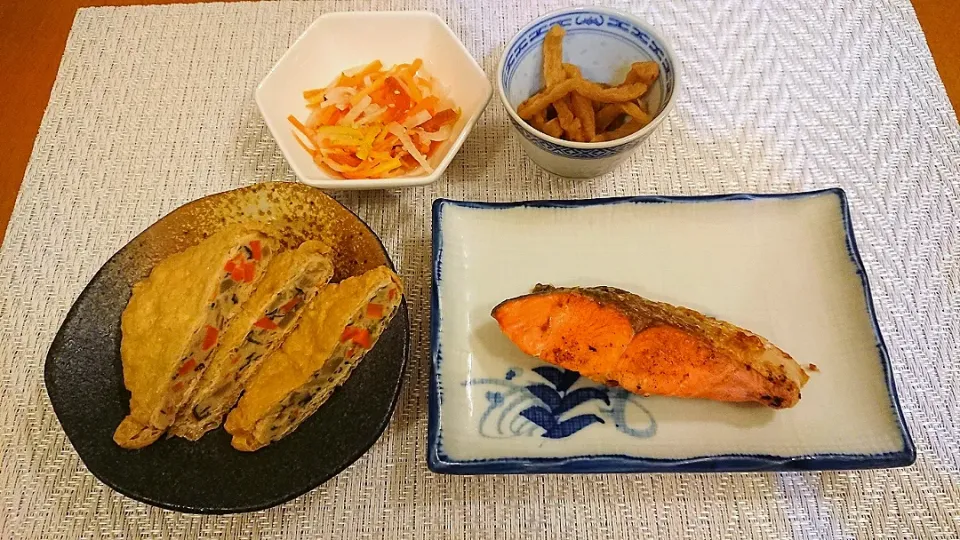 ☆鮭バター焼き
☆鶏肉とゴボウ ニンジンのいなり煮
☆大根 人参  干し柿のなます
☆干し大根の煮物|chikakoさん