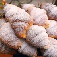 Croissants with Sicilian grain 'Russello' and honey.|FABIUZZ.BREADKINGさん