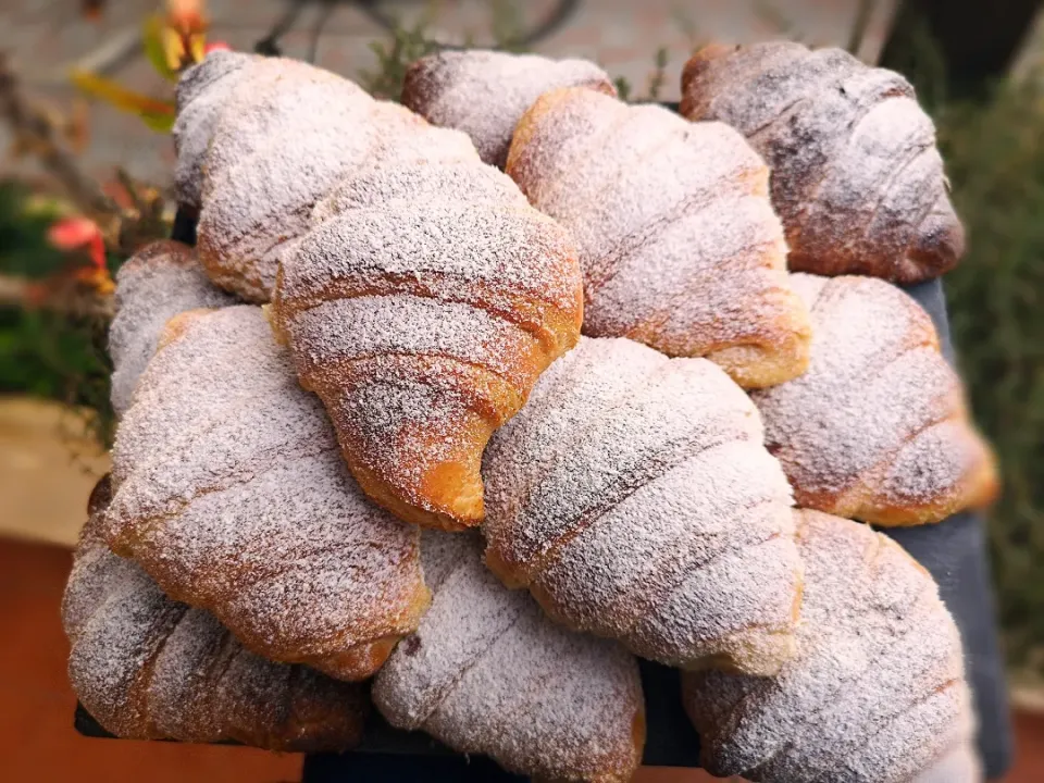 Croissants with Sicilian grain 'Russello' and honey.|FABIUZZ.BREADKINGさん