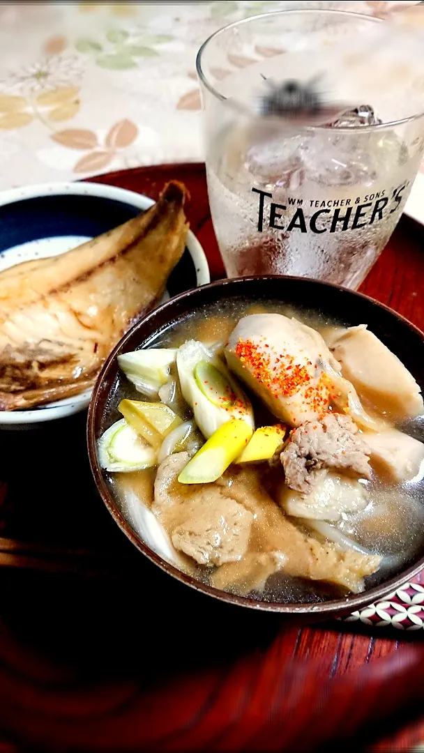 Snapdishの料理写真:晩ごはん！秋だけじゃない冬にも芋煮🍜|ユミさん