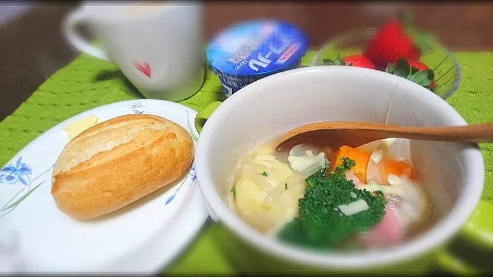 ポトフ と パン🥖の朝食✨|びせんさん