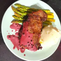 NY Strip Steak with Asparagus, Mashed Potatoes and Creamy Peppercorn Red Wine Sauce.|Cravedit.madeit.ateitさん