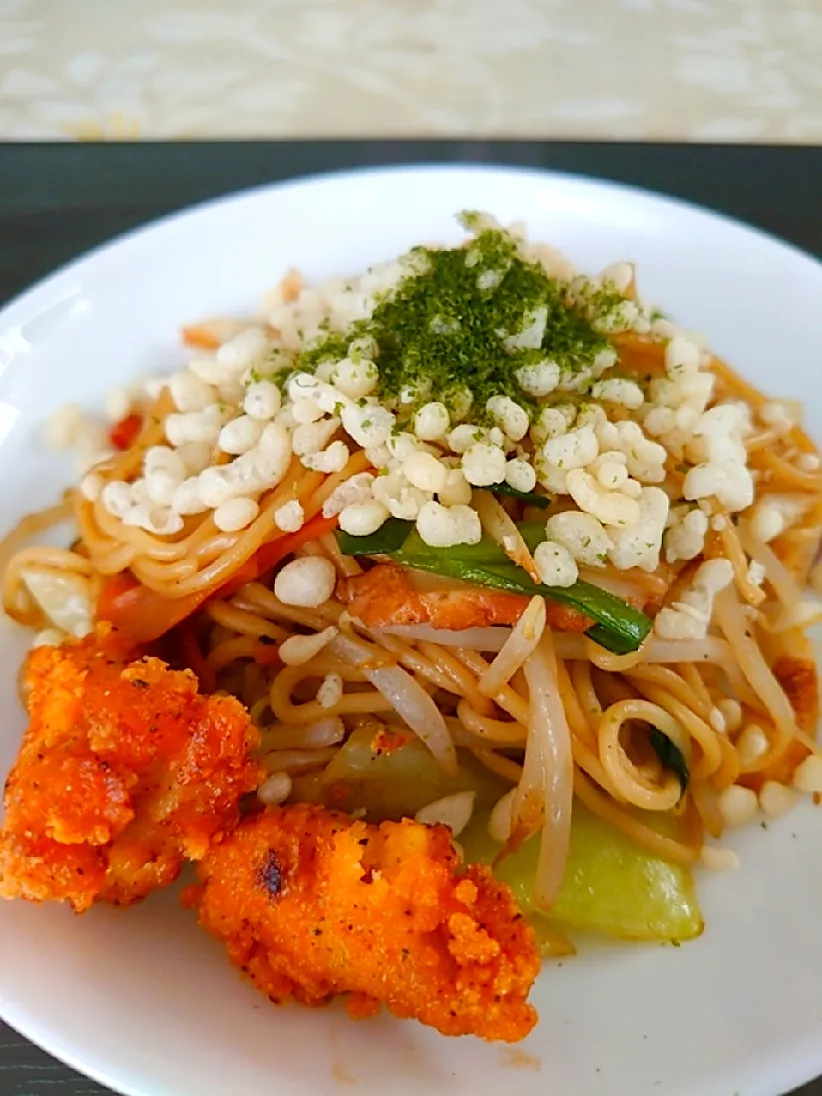 焼きそば
スパイシーチキンを添えて|🍒ふみりん🍒さん