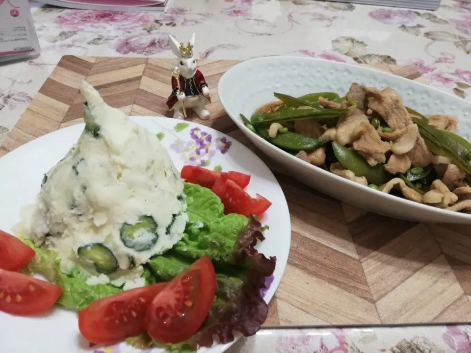 '20. 2/15 
じゃがいものチーズサラダとスナップえんどうと豚肉のさっと煮😋|たえさん