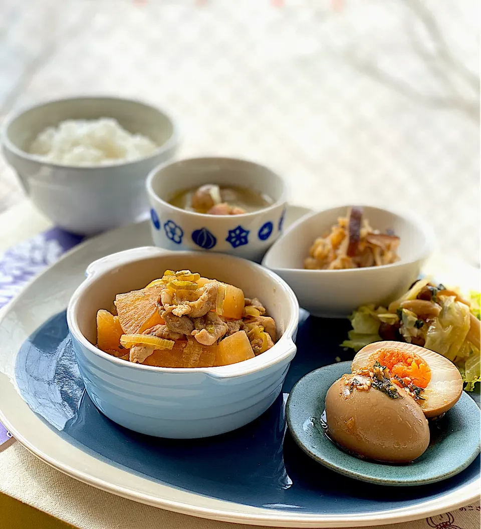 昼ごはん　豚バラ大根定食|砂雪さん