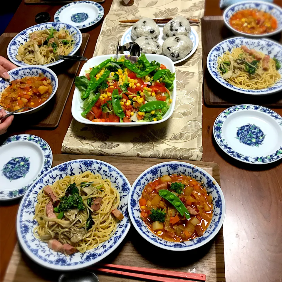 菜の花とベーコンのペペロンチーノ🍝         #パスタ#菜の花#具沢山ミネストローネ🍅カラフルサラダ🥗むかごご飯のおにぎり#娘っち作|ももさん