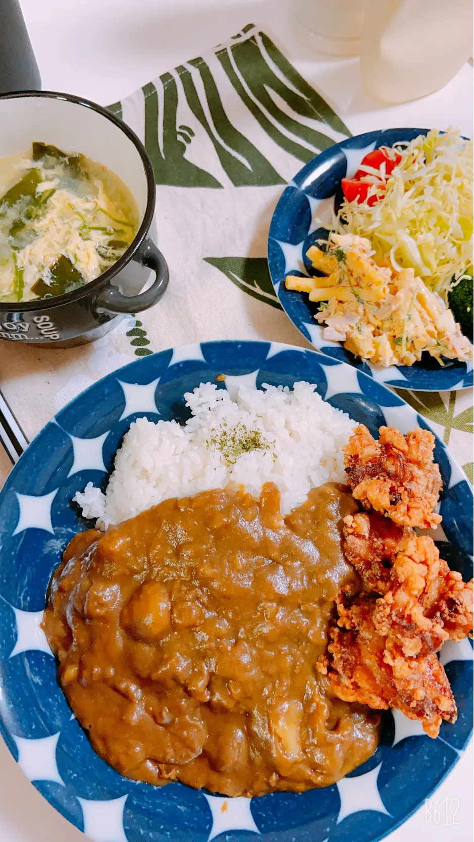 Snapdishの料理写真:昨日の晩御飯😋唐揚げカレー🍛|ゆきさん