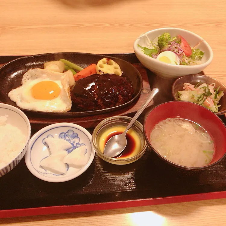 ハンバーグ定食🍳|ちゃみこさん